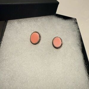 Nizhoni Traders Chic Sterling Silver and Pink Conch Oval Stud Earrings
